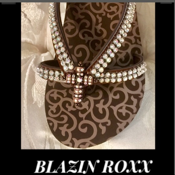 BLAZIN ROXX Hayley Rhinestone Cross Flip Flop - Picture 2 of 8